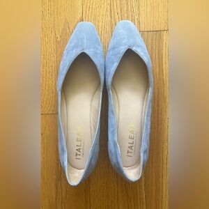 Never Worn Italeau Suede Flats